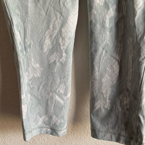 Lululemon Swift Speed High Rise Yoga Tight 28” Reverbrate Chevron Jacquard 10 - Picture 7 of 13
